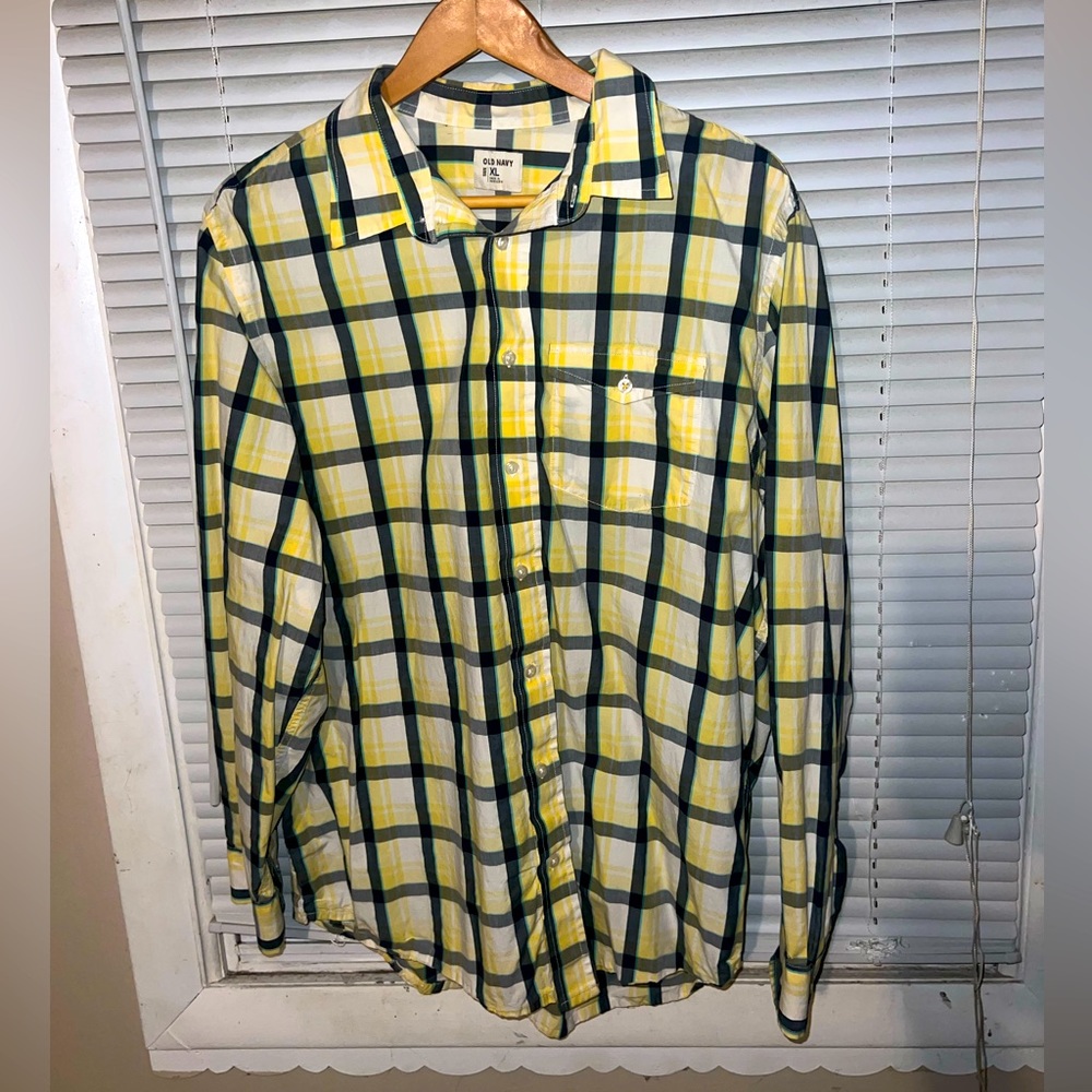 Old Navy XL button up dress shirt. Lightly used, good condition